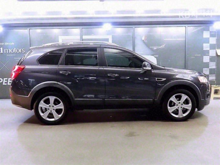 Chevrolet Captiva 2WD LT Premium 4