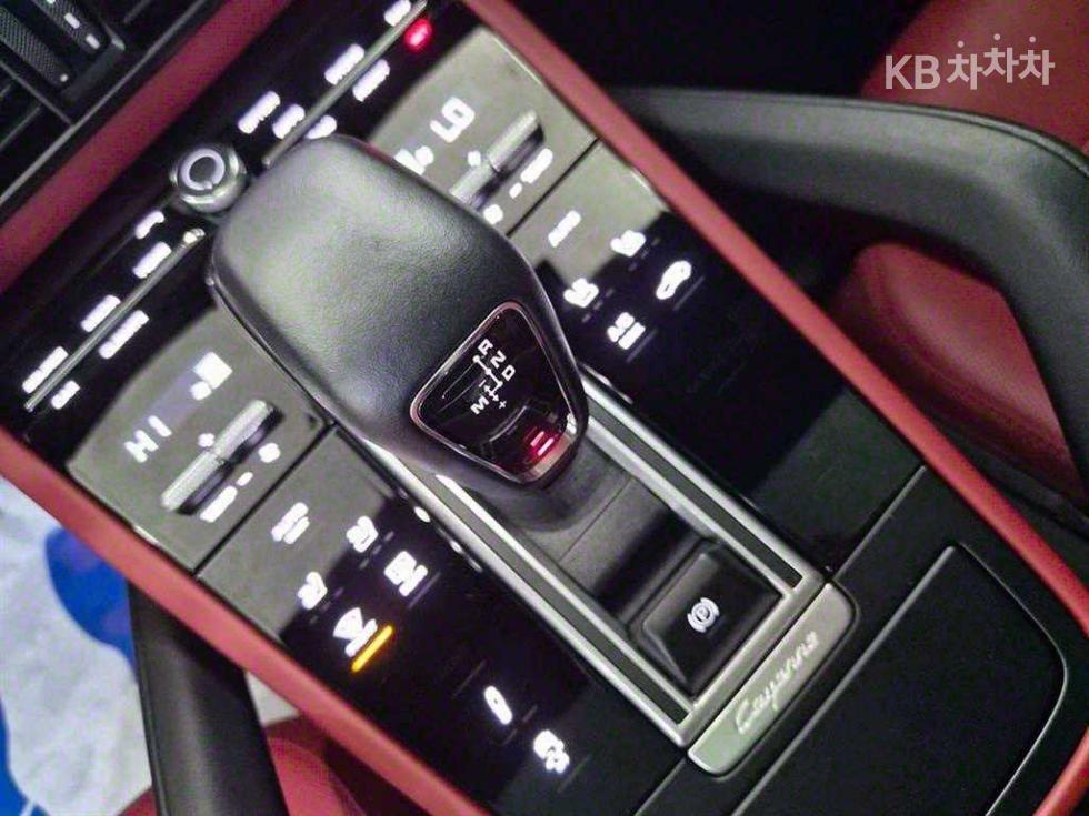 Porsche Cayenne — miniaturë 10