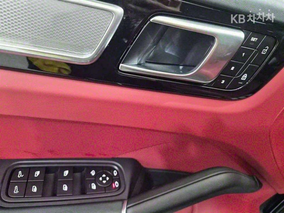 Porsche Cayenne — miniaturë 11