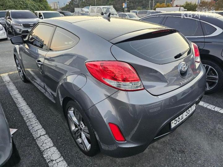 Hyundai Veloster Extreme 3