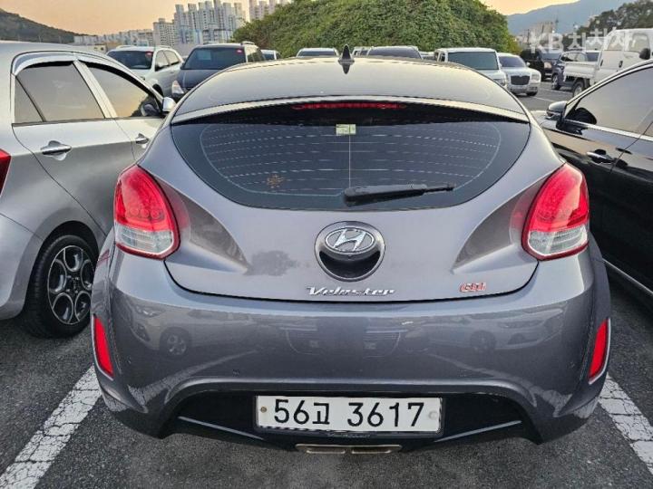 Hyundai Veloster Extreme 4