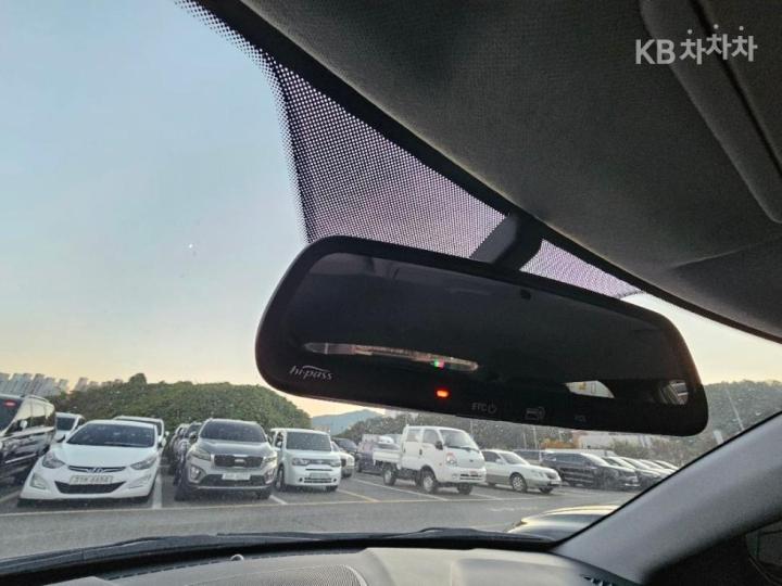 Hyundai Veloster Extreme 10