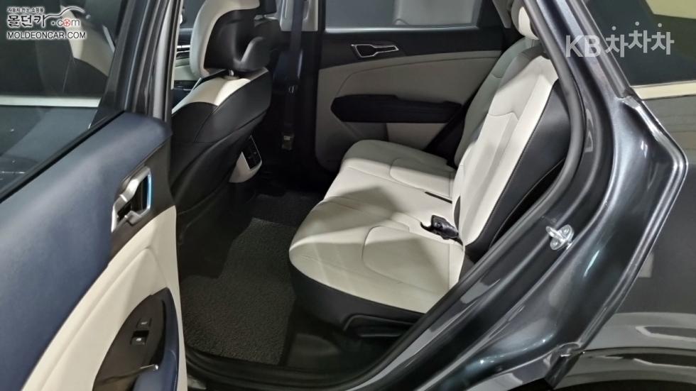 2023 - kia sportage