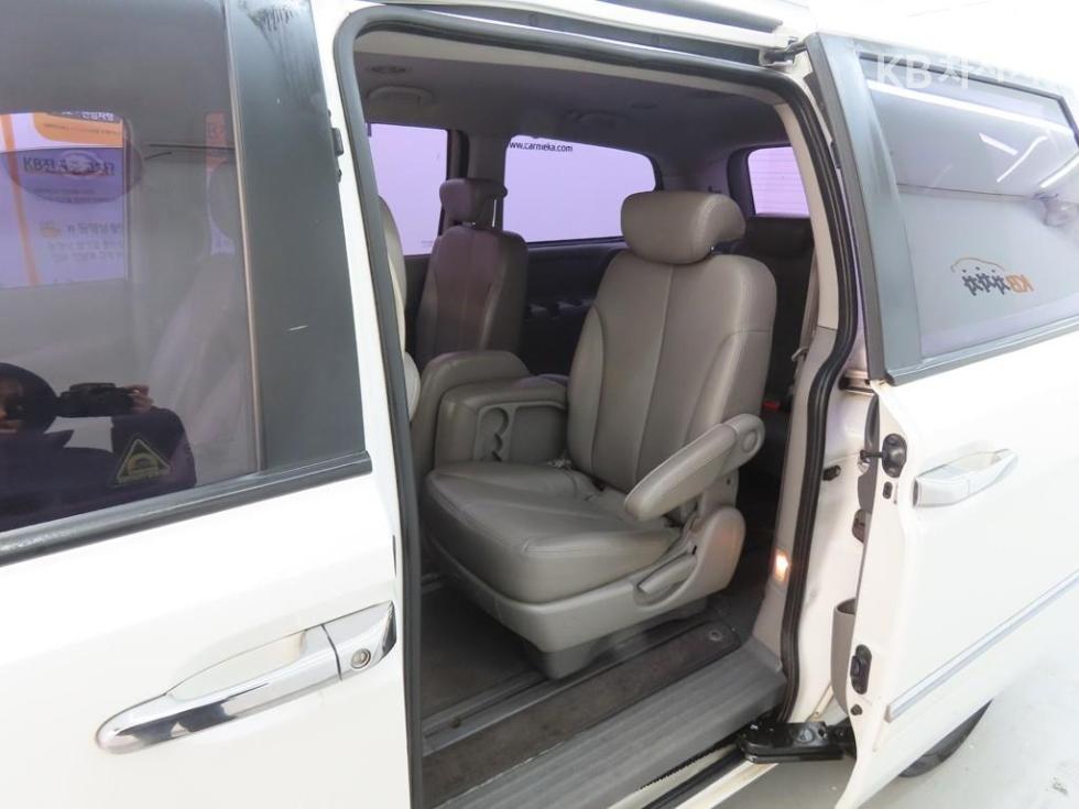 2012 - kia carnival