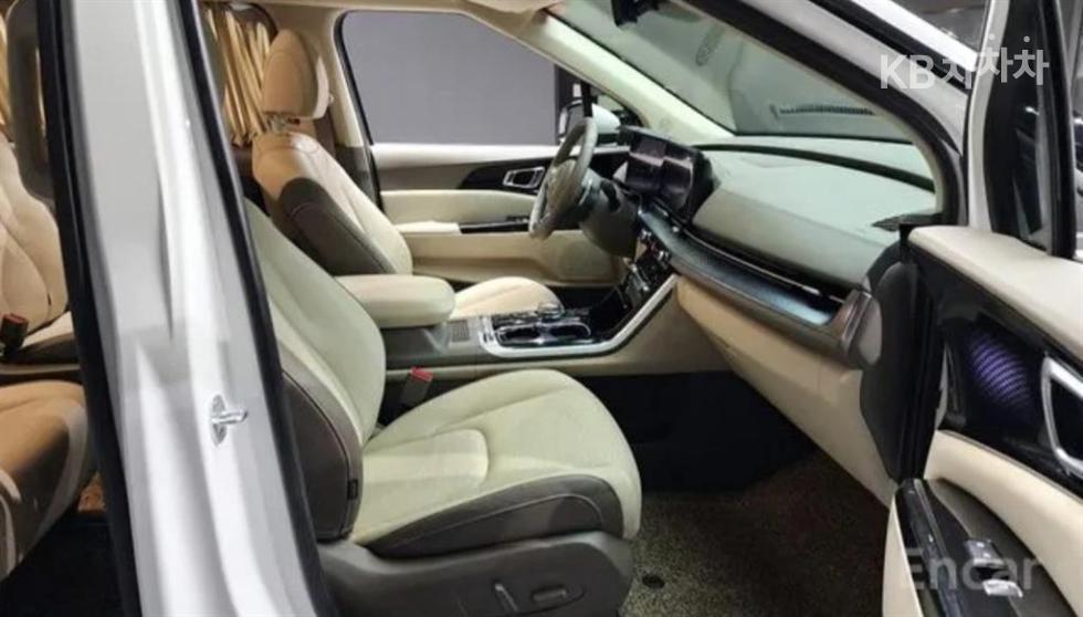 2023 - kia carnival