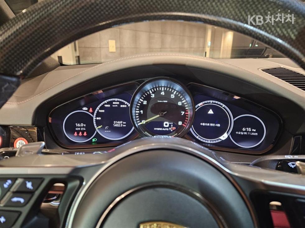 Porsche Cayenne — miniaturë 12