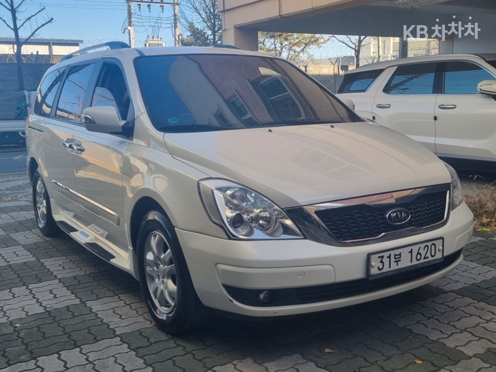 2011 - kia carnival