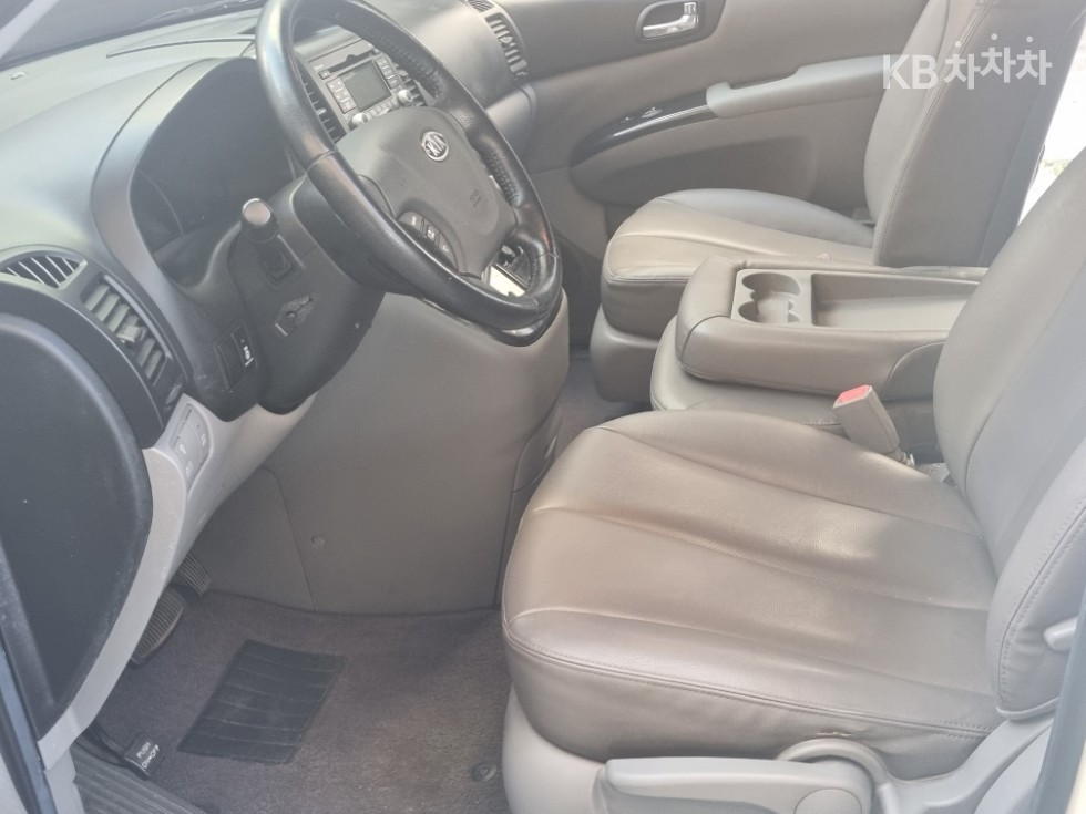 2011 - kia carnival
