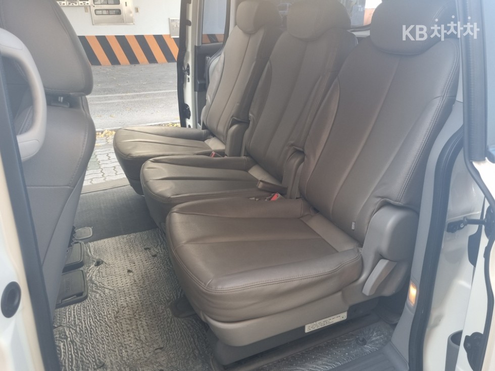 2011 - kia carnival