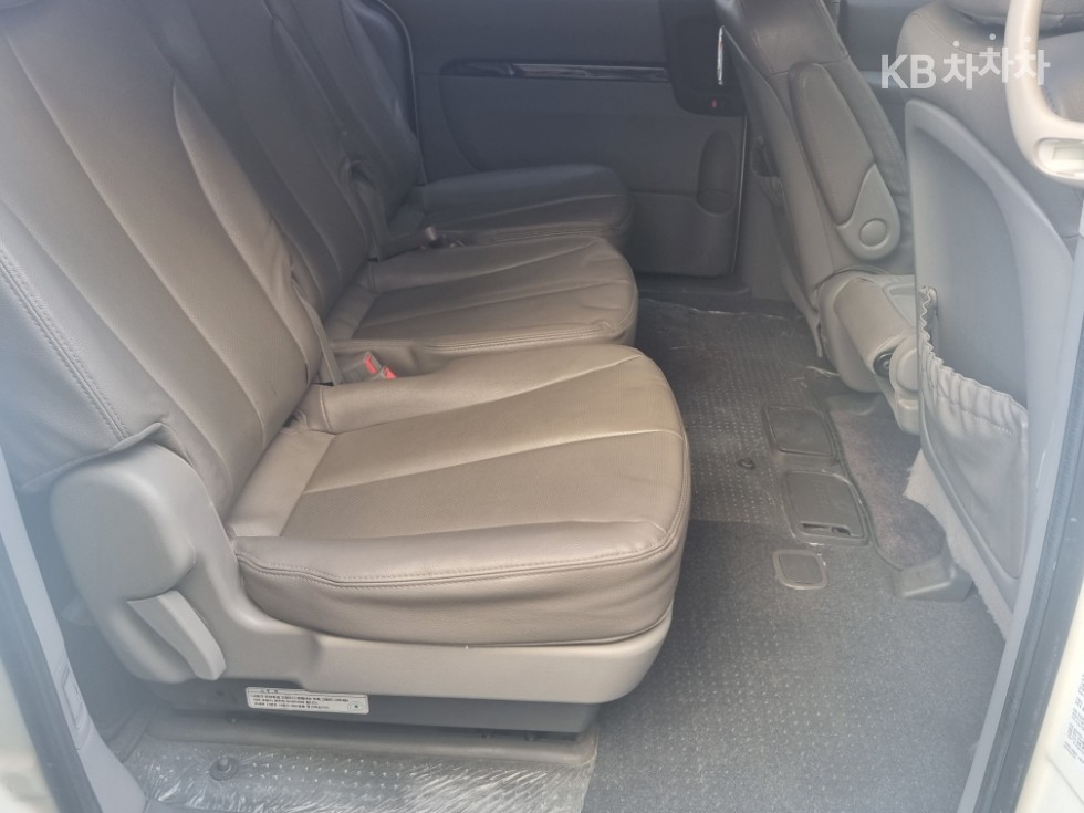2011 - kia carnival