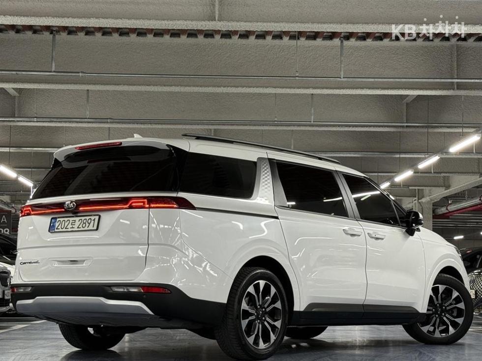 2021 - kia carnival