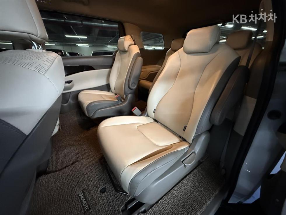 2021 - kia carnival