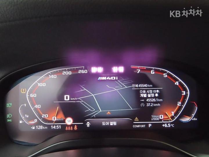 BMW M4 M40i - фото 6