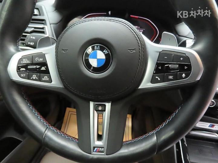 BMW M4 M40i - фото 11
