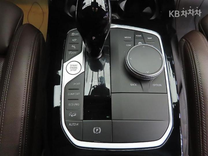 BMW M4 M40i - фото 12