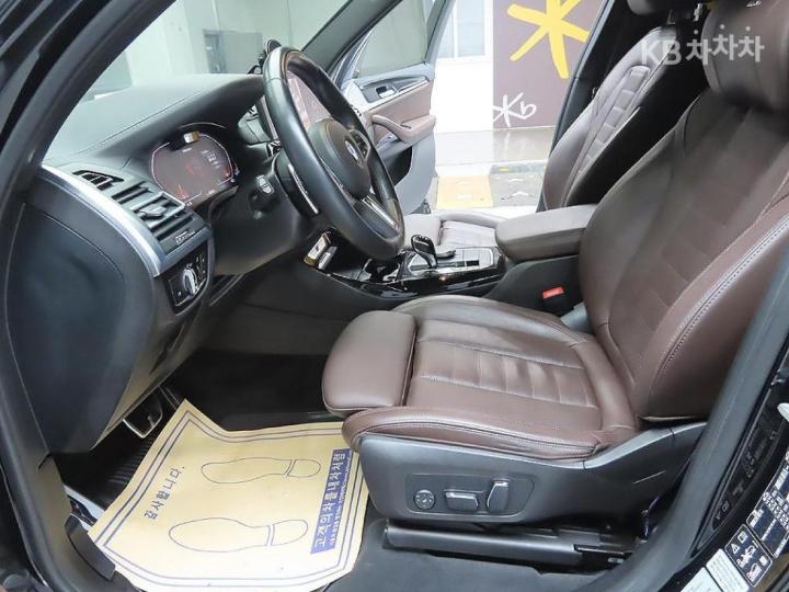 BMW M4 M40i - фото 13