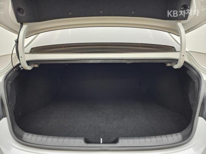 Hyundai Avante 1.6 Gasoline Inspiration - фото 21