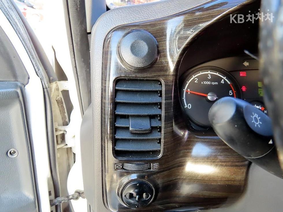 2012 - kia bongo iii