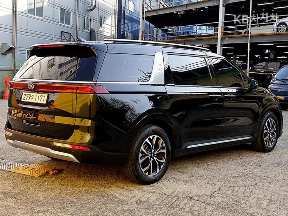 2021 - kia carnival