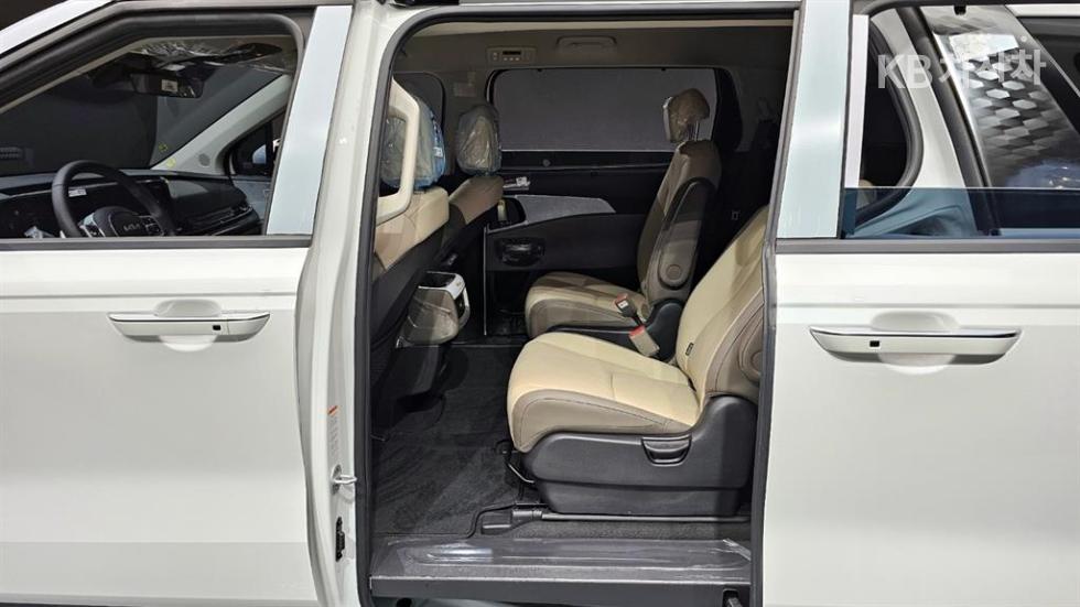 2025 - kia carnival