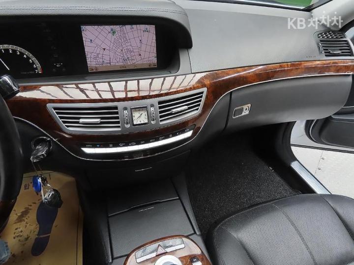 Mercedes-Benz S-Class New S500L W221 8