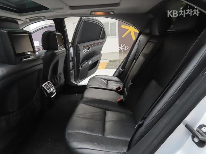 Mercedes-Benz S-Class New S500L W221 10