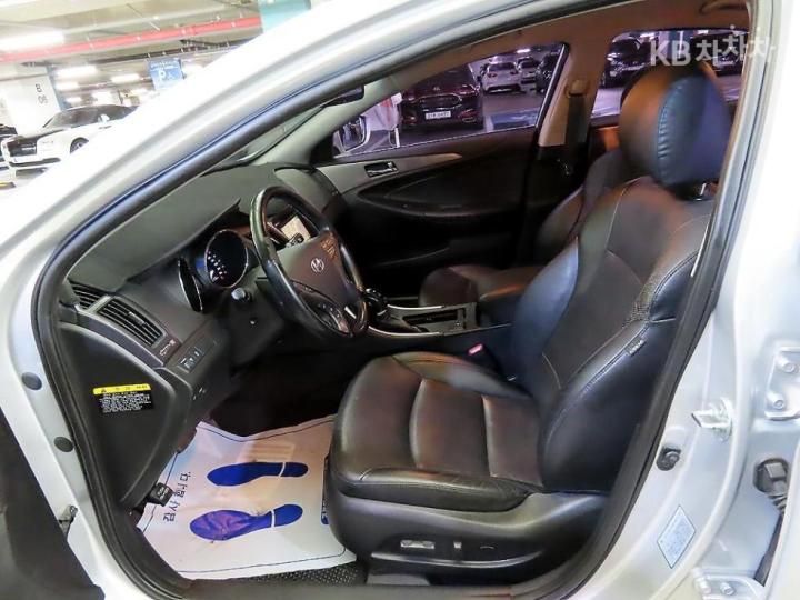 Hyundai Sonata Hybrid 2.0 Modern 7