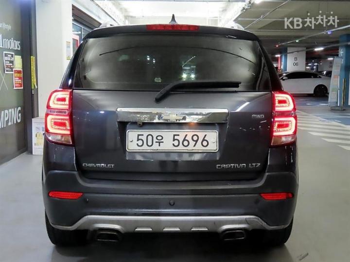 Chevrolet Captiva 4WD LTZ 6