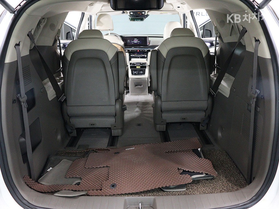 2023 - kia carnival