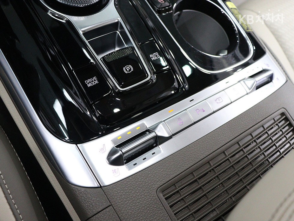 2023 - kia carnival