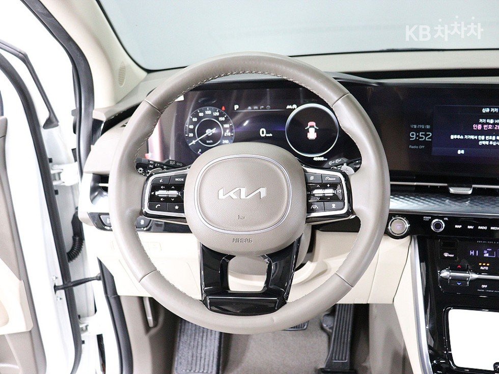 2023 - kia carnival