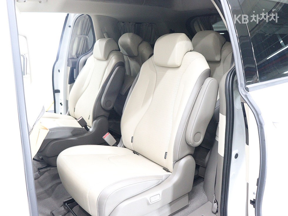 2023 - kia carnival