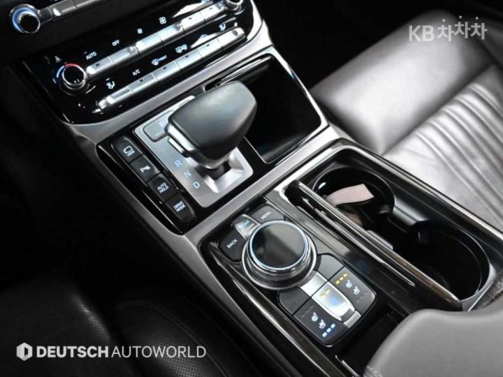 Genesis EQ900 3.8 GDI AWD Luxury 10