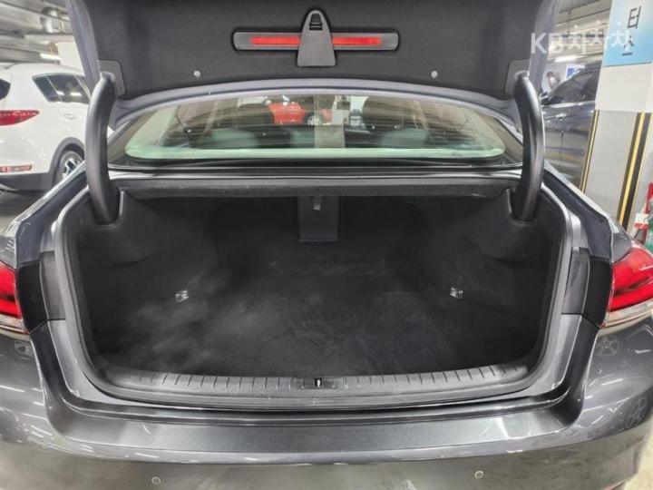 Genesis G80 3.3 GDI AWD Premium Luxury 8