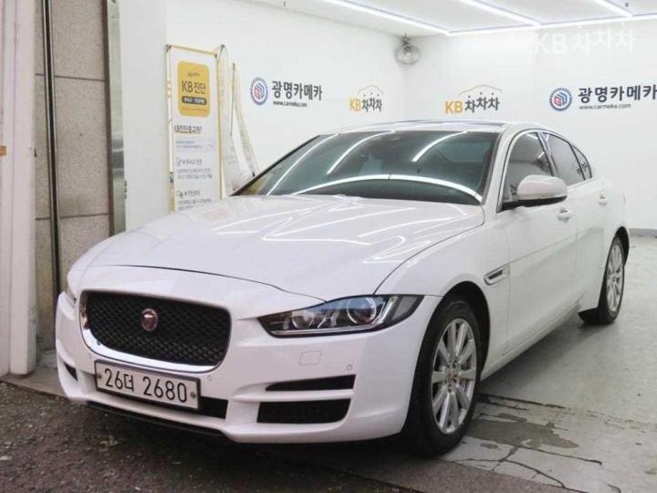 Jaguar XE 2.0 Diesel 4WD Prestiage 3