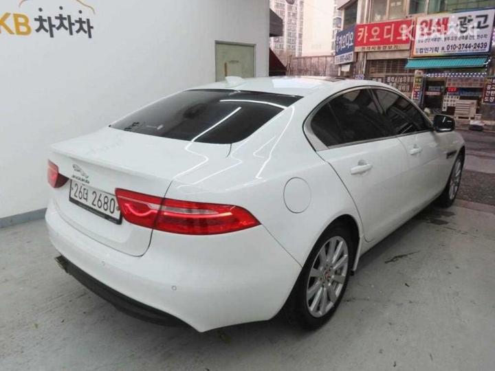 Jaguar XE 2.0 Diesel 4WD Prestiage 4