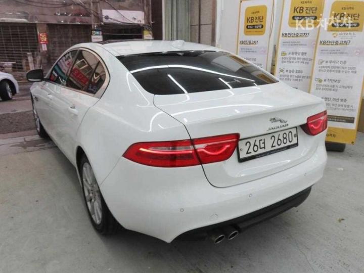 Jaguar XE 2.0 Diesel 4WD Prestiage 5