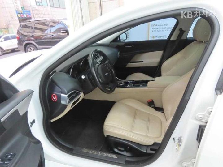 Jaguar XE 2.0 Diesel 4WD Prestiage 6