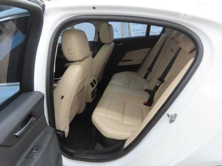 Jaguar XE 2.0 Diesel 4WD Prestiage 7