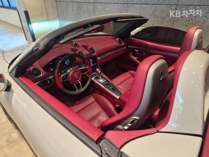 Porsche Boxster 4.0 GTS 6