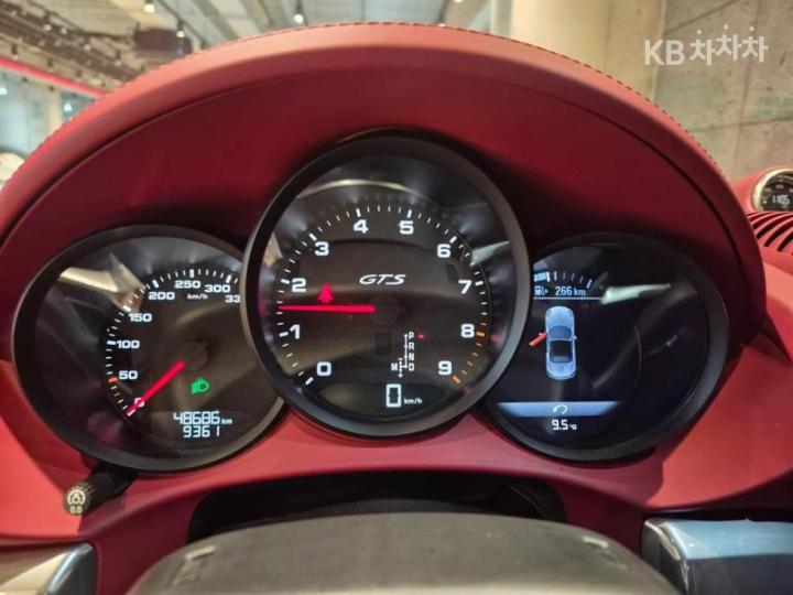 Porsche Boxster 4.0 GTS 9