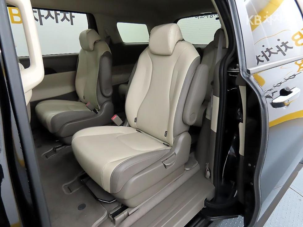 2023 - kia carnival