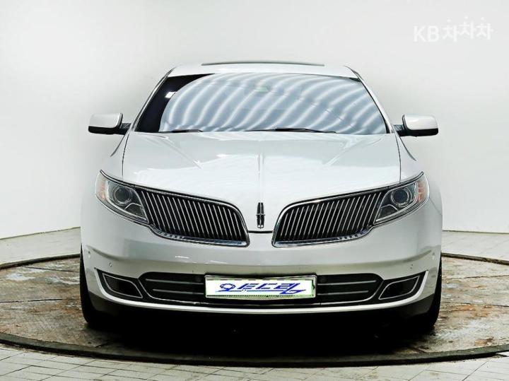 Lincoln MKS New 3.7