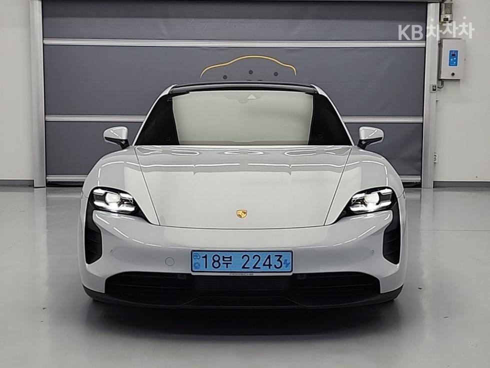 Porsche Taycan — miniaturë 2
