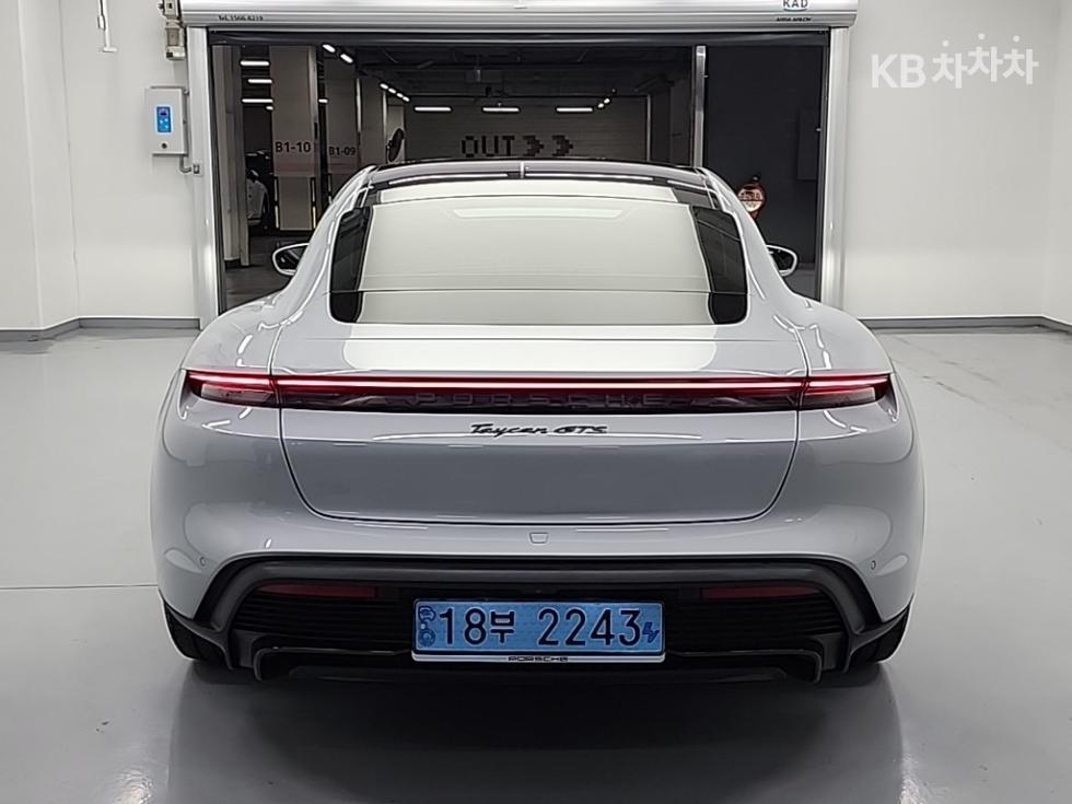 Porsche Taycan — miniaturë 3