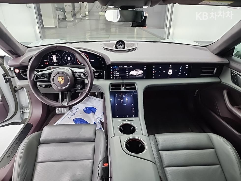 Porsche Taycan — miniaturë 7
