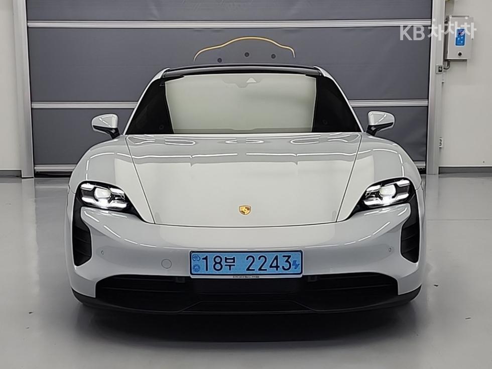 Porsche Taycan — miniaturë 14