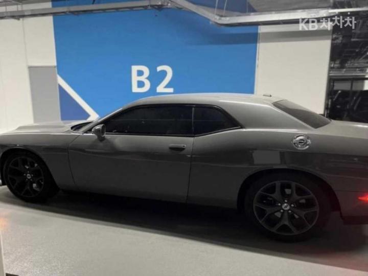 Dodge Challenger 5.7 R/ T 4