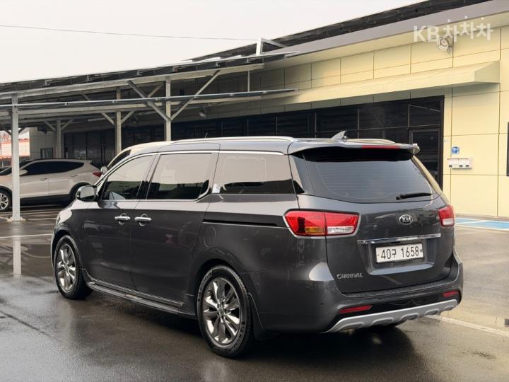 Kia Carnival 3.3 Gasoline Noblesse 5