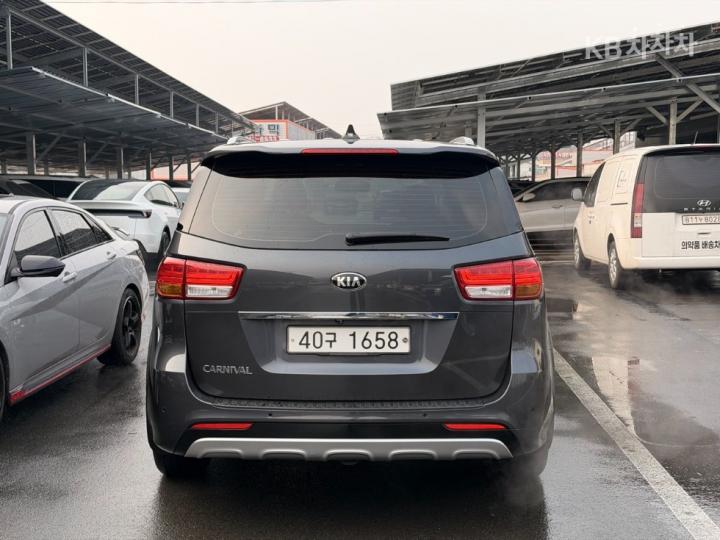 Kia Carnival 3.3 Gasoline Noblesse 6